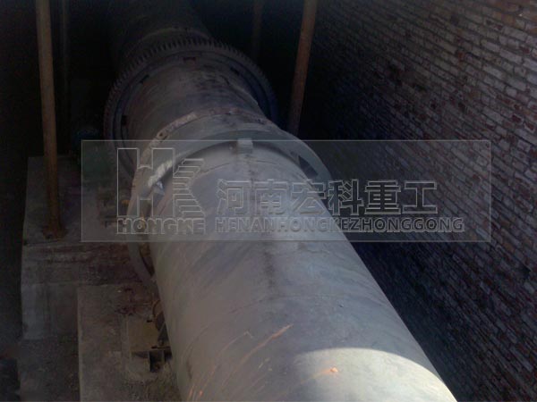 新疆哈密雙段陶?；剞D(zhuǎn)窯生產(chǎn)現(xiàn)場