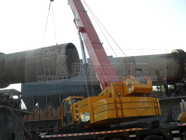 遼寧丹東頁(yè)巖陶?；剞D(zhuǎn)窯安裝現(xiàn)場(chǎng)