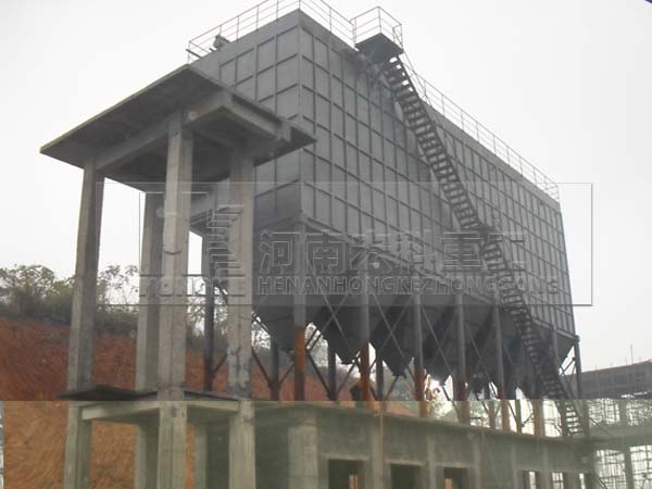 遼寧丹東頁(yè)巖陶?；剞D(zhuǎn)窯安裝現(xiàn)場(chǎng)