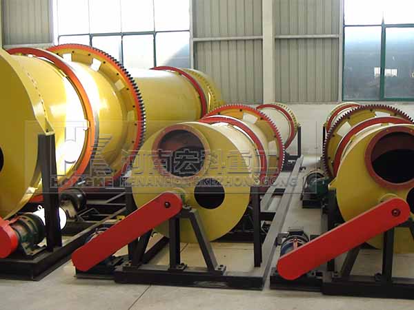 采取牛糞烘干機做原料生產(chǎn)有機肥成本小，質(zhì)量穩(wěn)定